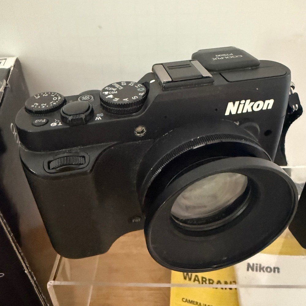 Nikon COOLPIX P7800 12.2 MP Compact Camera 7.1x Optical Zoom with box